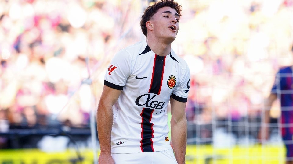O diretor desportivo do Barcelona, Deco, reuniu-se com os representantes de Jan Virgili para analisar o futuro do jovem extremo, numa altura em que o clube catalão mantém direitos importantes sobre o jogador após a descida do Mallorca.