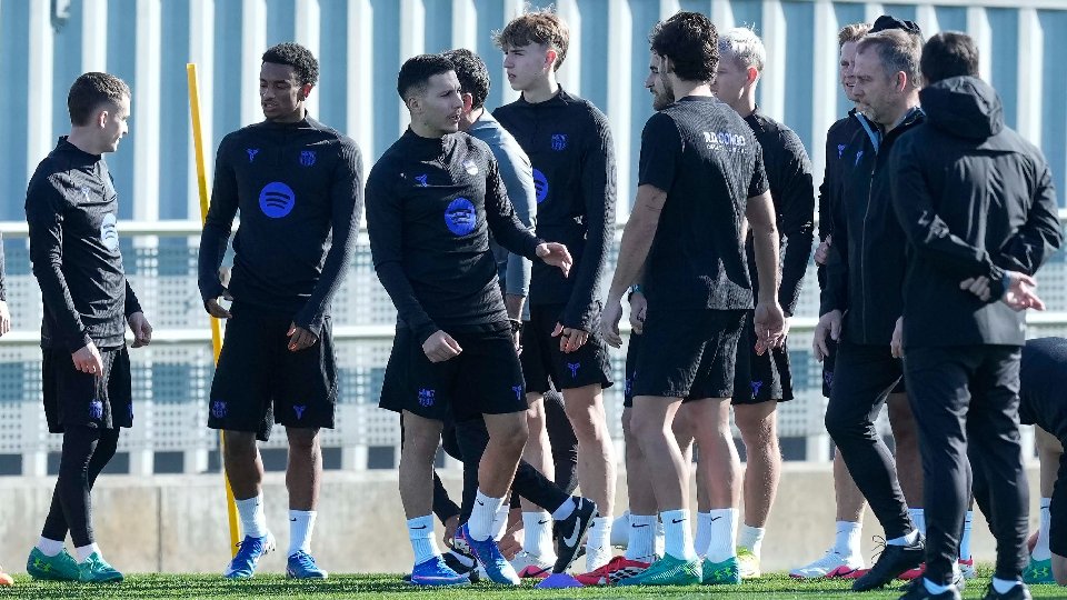 Flick se lleva a cuatro canteranos para el primer asalto ante el Atleti