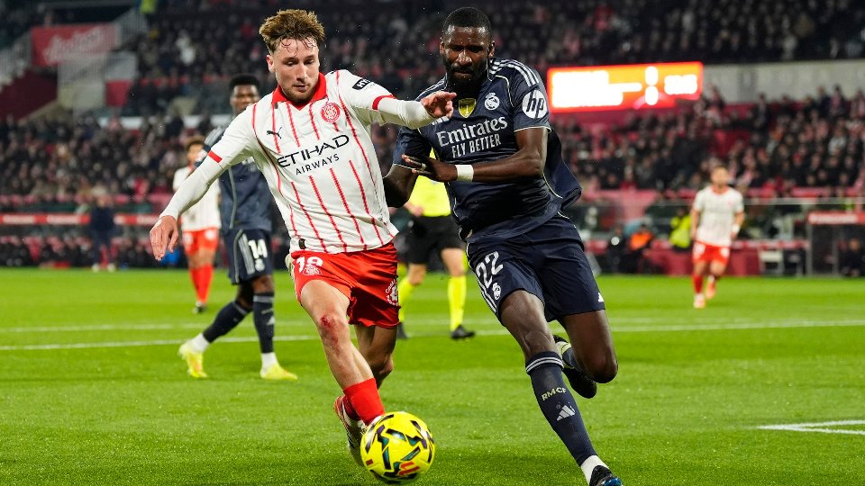 Tottenham entra na corrida por Rüdiger, cujo futuro no Real Madrid é incerto