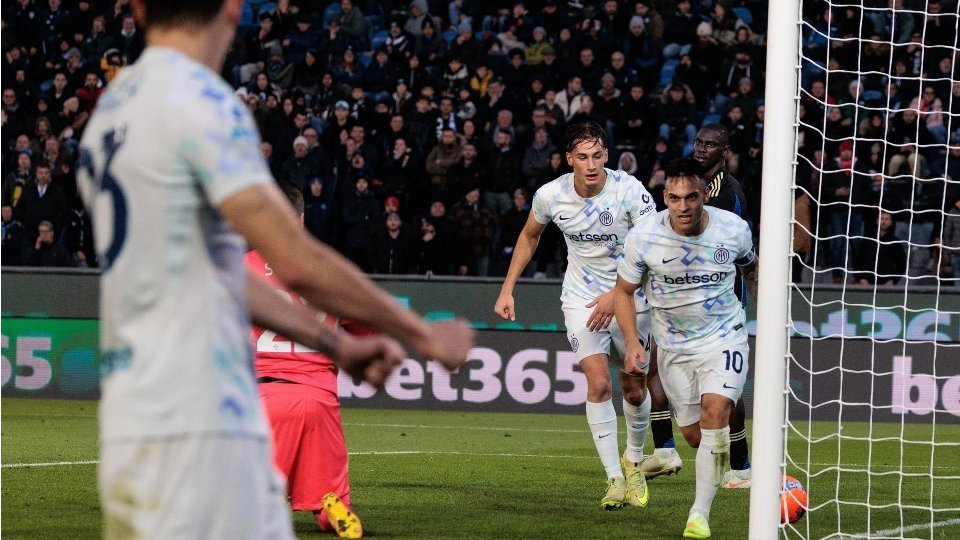 Após 28 rodadas da Serie A, apenas Lautaro Martínez alcançou dois dígitos de gols, um feito sem precedentes no século XXI. Um sinal da crescente dificuldade do Campeonato Italiano em produzir e reter grandes goleadores.