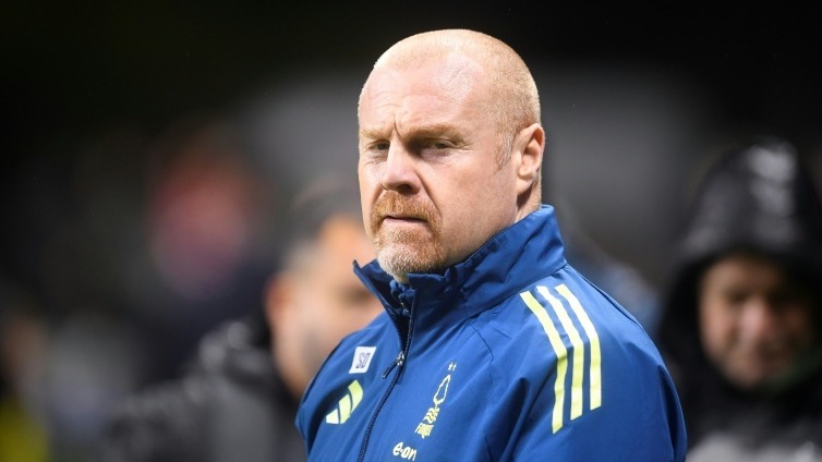 Marinakis lo vuelve a hacer: se 'carga' a Dyche de madrugada y busca su cuarto técnico del curso