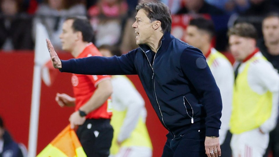 Raison de l'expulsion de l'entraîneur de Séville : "Attitude provocante et intimidante"