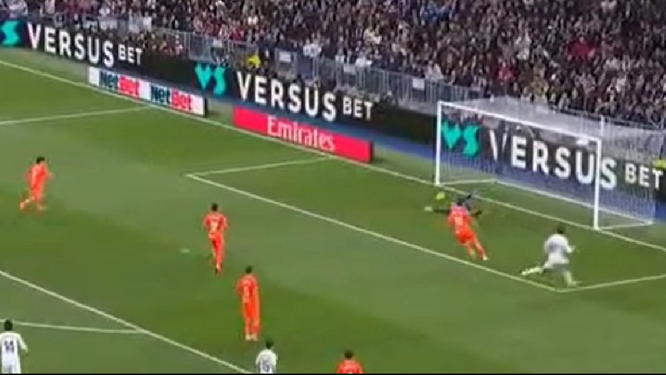 Gonzalo García marca com assistência de Trent Alexander-Arnold