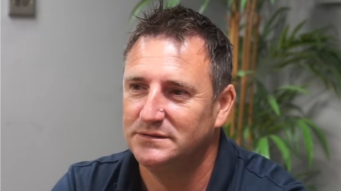 El empresario Rob Smethurst compró el Macclesfield Town tras cuatro días de borrachera y sin saberlo cambió su vida. El mandatario renació al igual que el club, que recientemente eliminó al último campeón de la FA Cup.