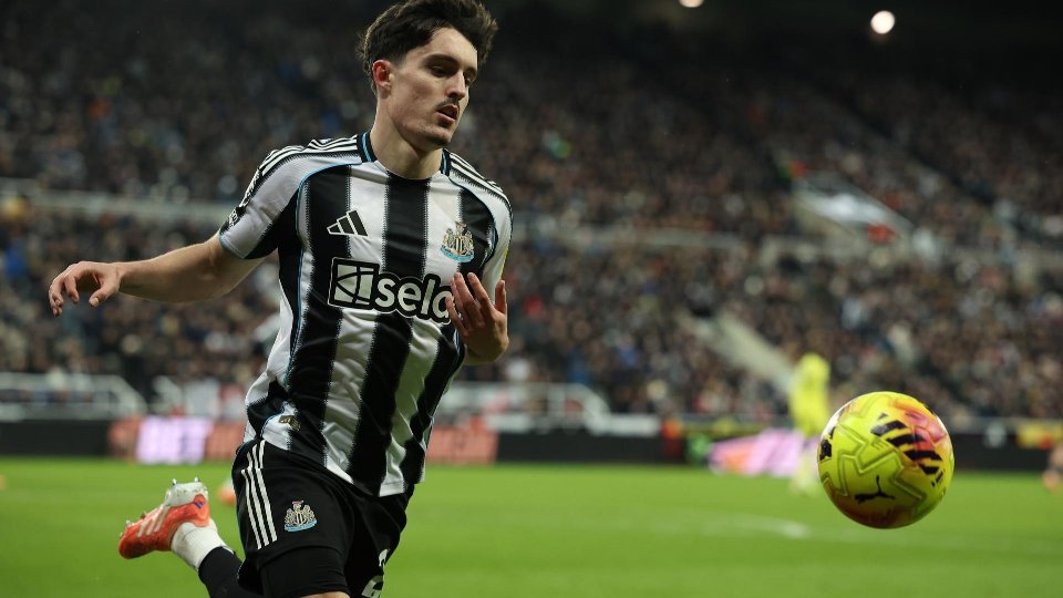 Manchester City procura jovem lateral-direito para reforçar plantel