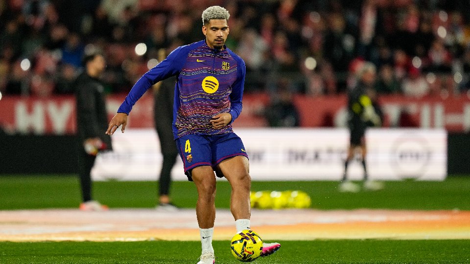 Ronald Araújo celebra seu 200º jogo pelo Barça