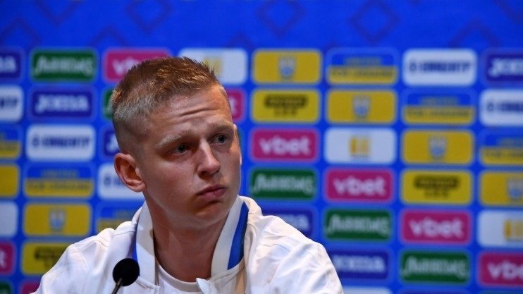 Zinchenko dice adiós al sueño del Mundial tras destrozarse la rodilla