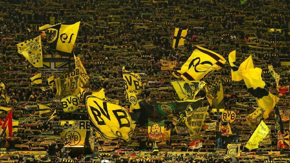 El Borussia llegó tarde a su propio estadio y obligó a atrasar el partido 15 minutos