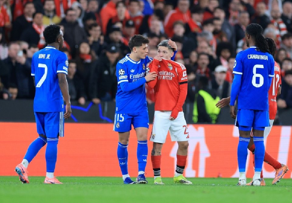 Infantino admite expulsão para jogadores que tapem a boca ao falar