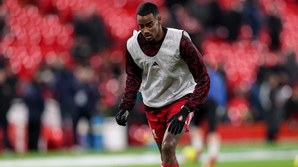 Slot espera el regreso de Isak para el mes de abril