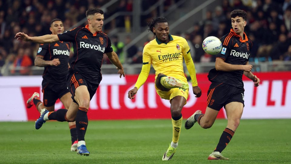 El Como le pone la zancadilla al Milan