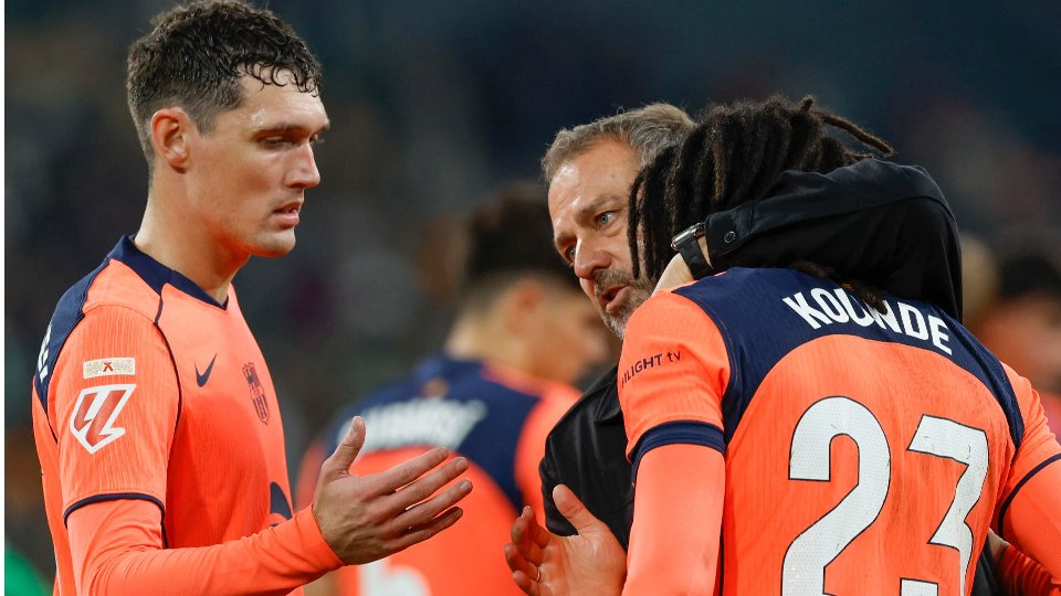 Flick admite insatisfação de Koundé, mas reforça confiança no defesa do Barcelona