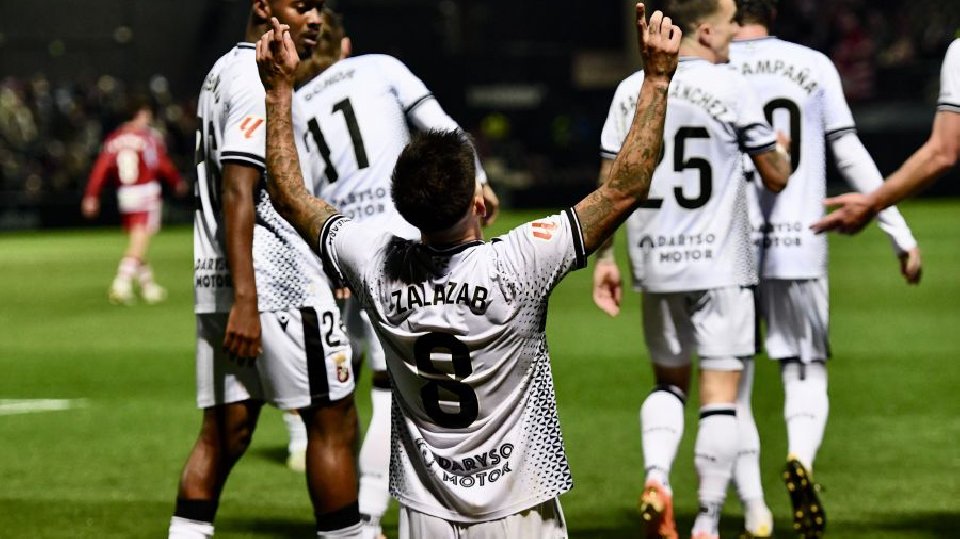 Kuki apunta hacia arriba