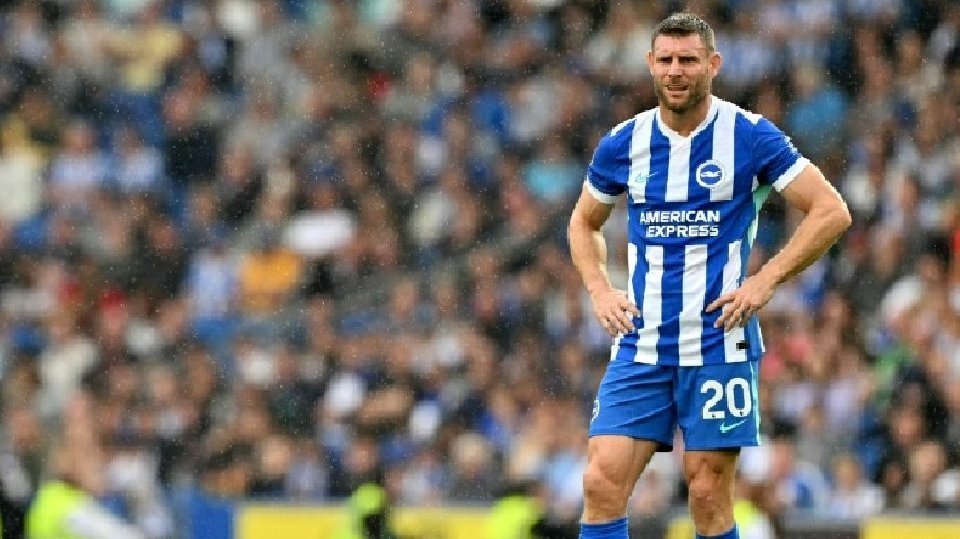 Milner ya es en solitario el jugador con más partidos en la historia de la Premier