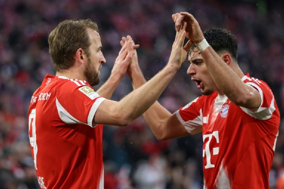 Kane nets double as Bundesliga leaders Bayern beat Frankfurt