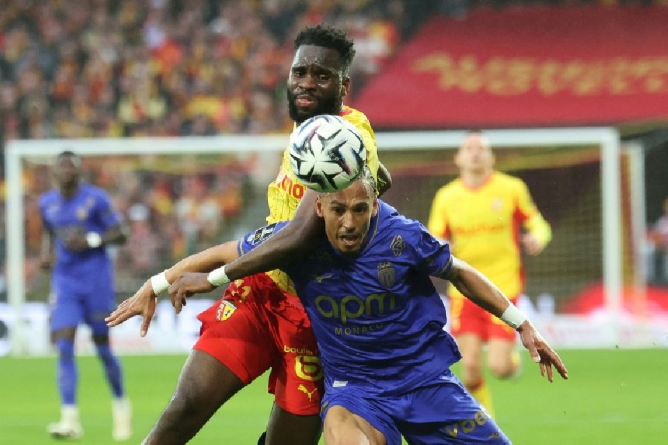 Ansu Fati doblega al líder