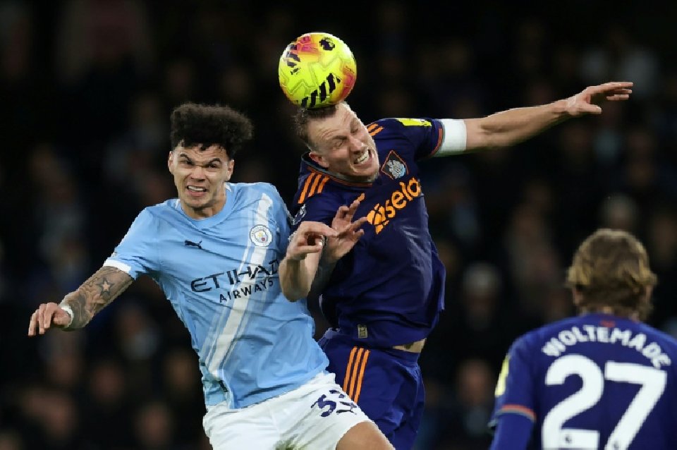 Manchester City revient sur les talons d'Arsenal grâce à un doublé d'O'Reilly contre Newcastle
