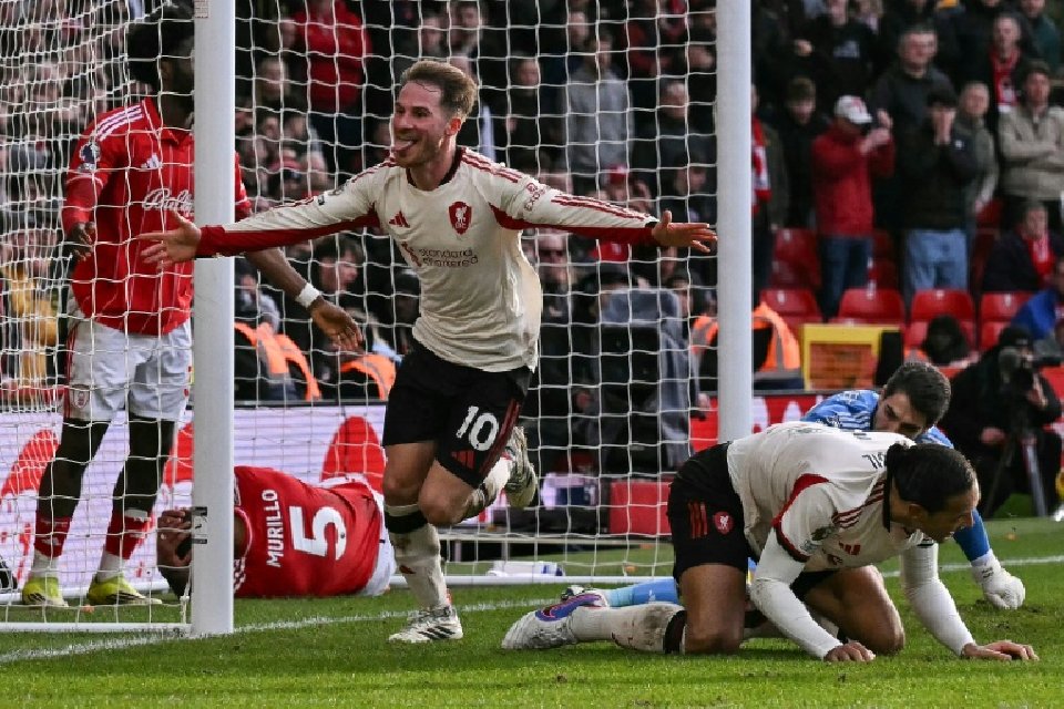 Mac Allister sortea al cronómetro y al VAR