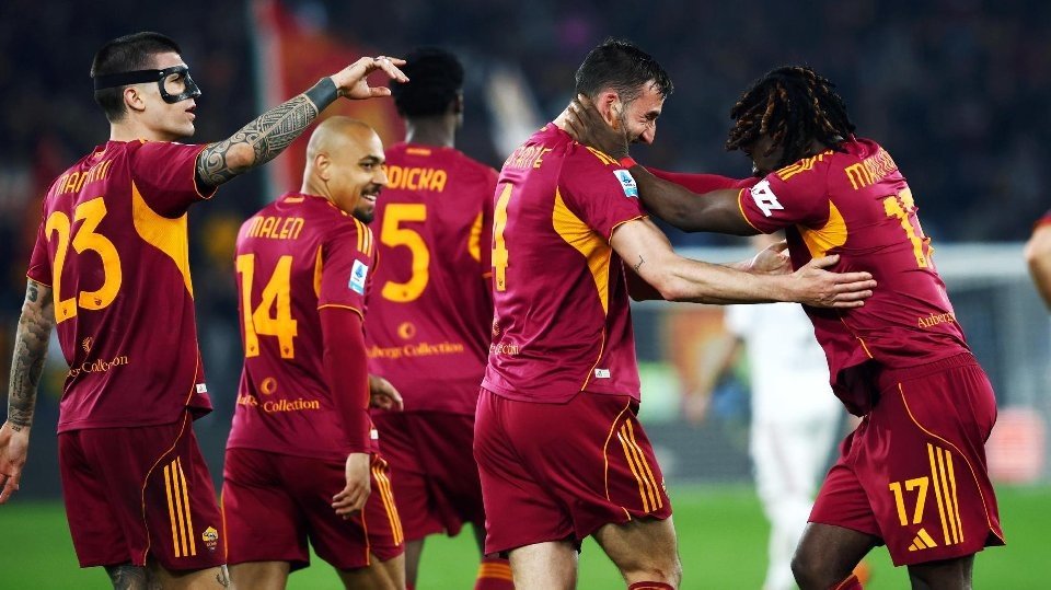 Após sete anos de jejum, os 'giallorossi' regressaram à Champions League com uma igualdade em Istambul. Cristante inaugurou o marcador, mas Brown fixou o 1-1 na etapa complementar.