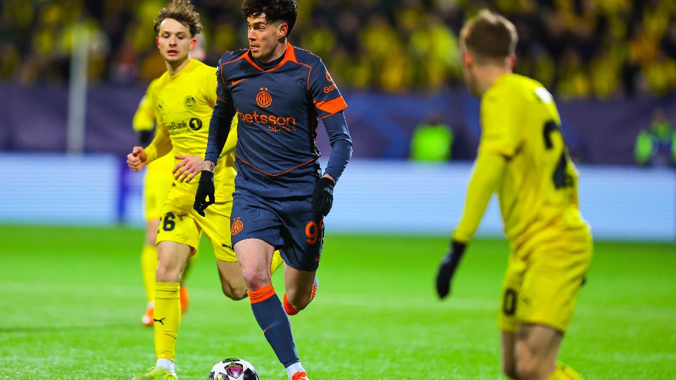 Inter de Milão mira reforços na zaga em meio a rumores sobre Bastoni no Barça