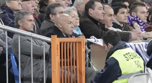Mourinho vuelve al Bernabéu sin asiento en primera fila