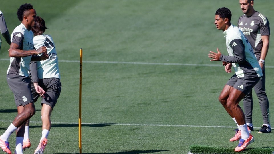 Militao suda para reaparecer en octubre