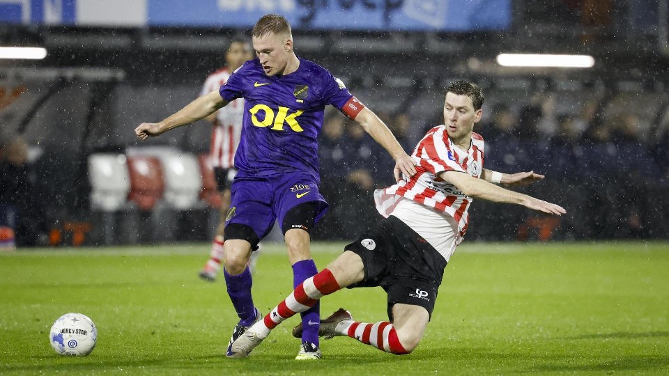 La torre de la Eredivisie y de Europa: Lauritsen, el delantero anticompetitivo en consolas