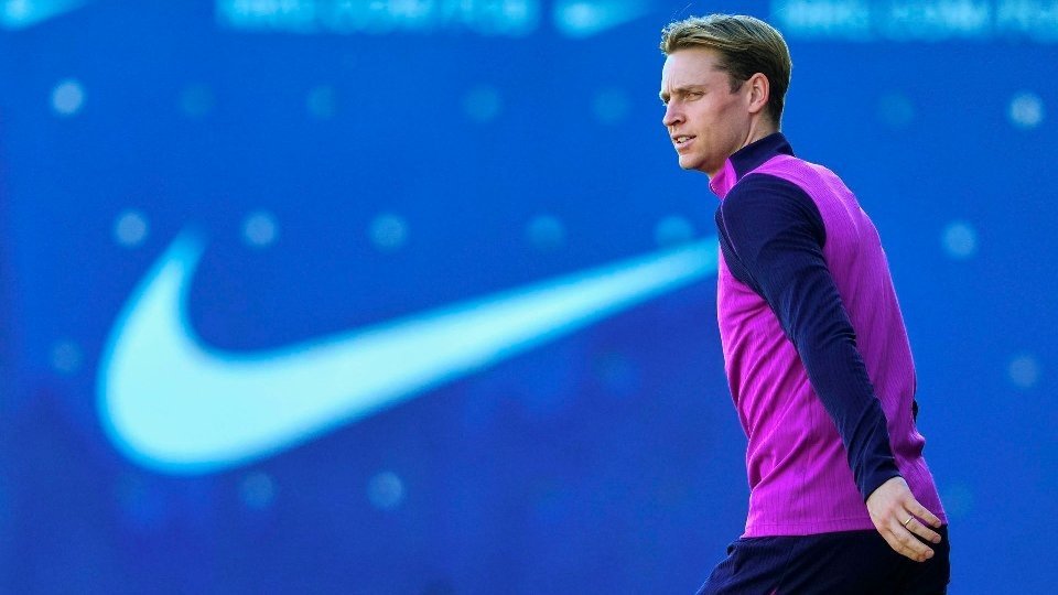 De Jong set for six months out: 