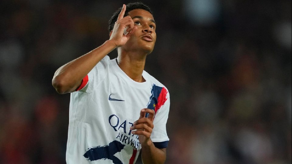 PSG : les prétentions salariales de Senny Mayulu crispent la direction