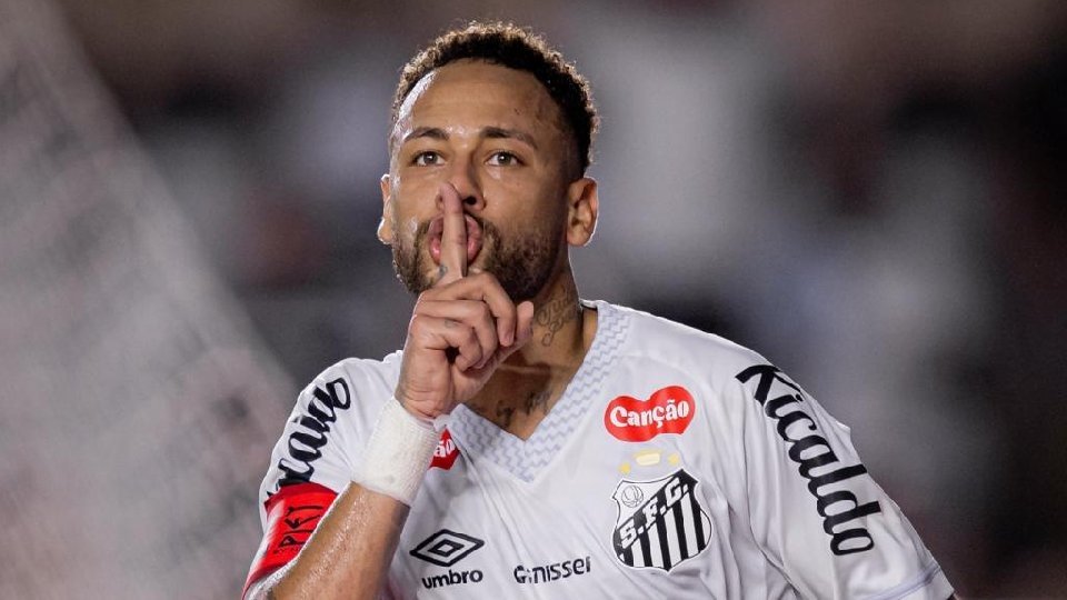 Watch the goals: Neymar leads Santos to victory and makes history