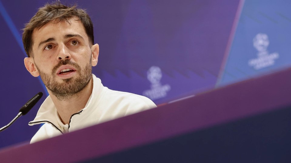 Bernardo Silva seduzido pelo Barcelona, mas concorrência no miolo gera dúvidas