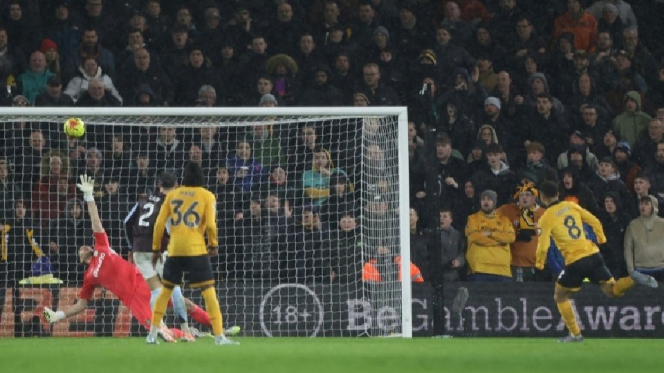 Emery se la pega contra el colista