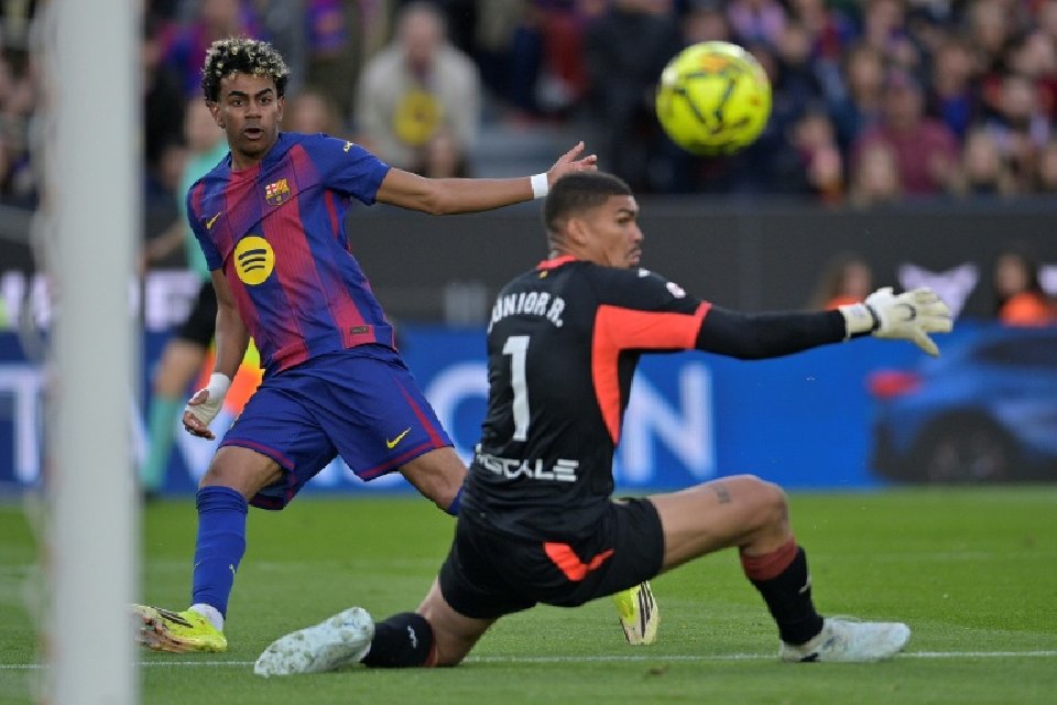 First Yamal hat-trick helps Liga leaders Barcelona beat Villarreal