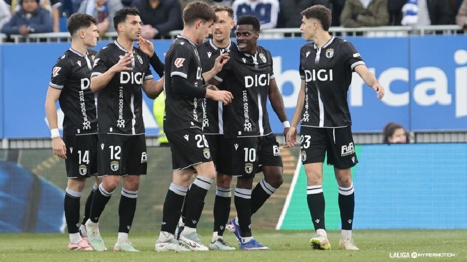 El Burgos deja al Zaragoza tocado y casi hundido