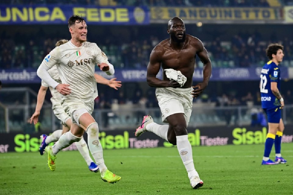 Last-gasp Lukaku saves Napoli's blushes at rock-bottom Verona