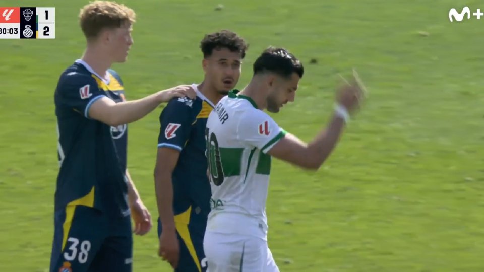 Rafa Mir, supuestamente, le dijo viniste en patera a El Hilali