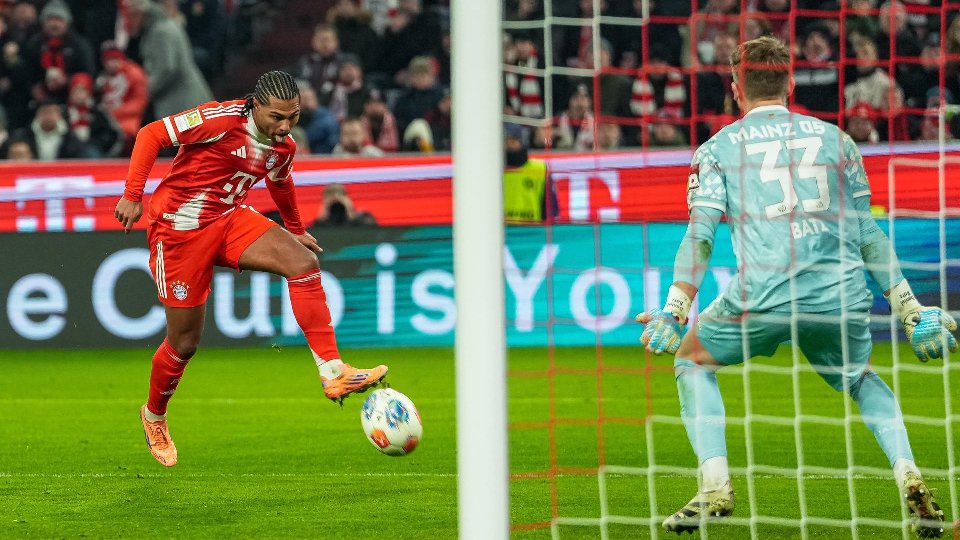 Gnabry faces World Cup race after thigh injury blow