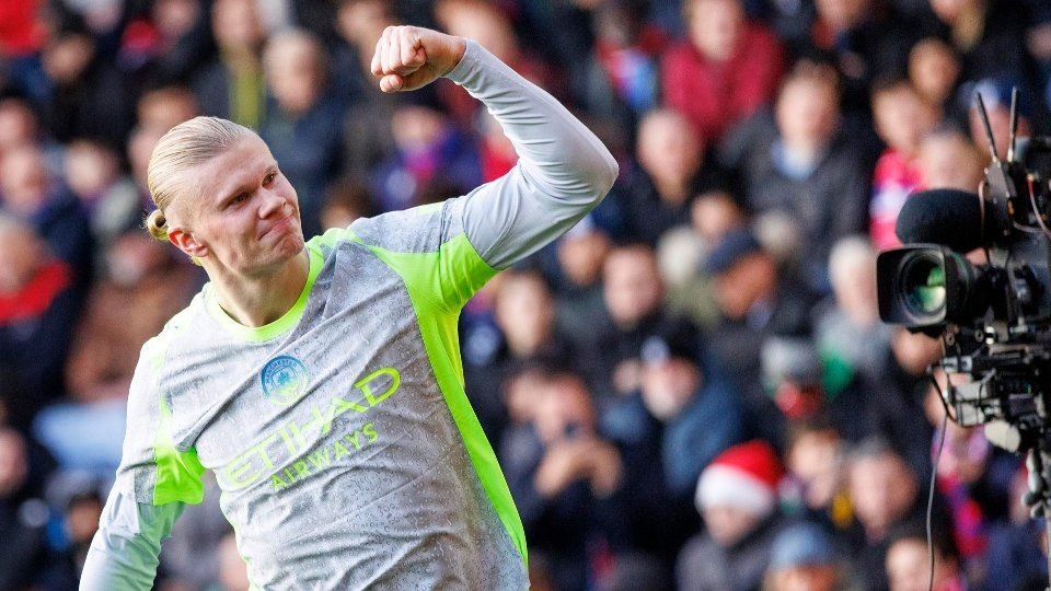Manchester City vence, reassume liderança e decreta rebaixamento do Burnley