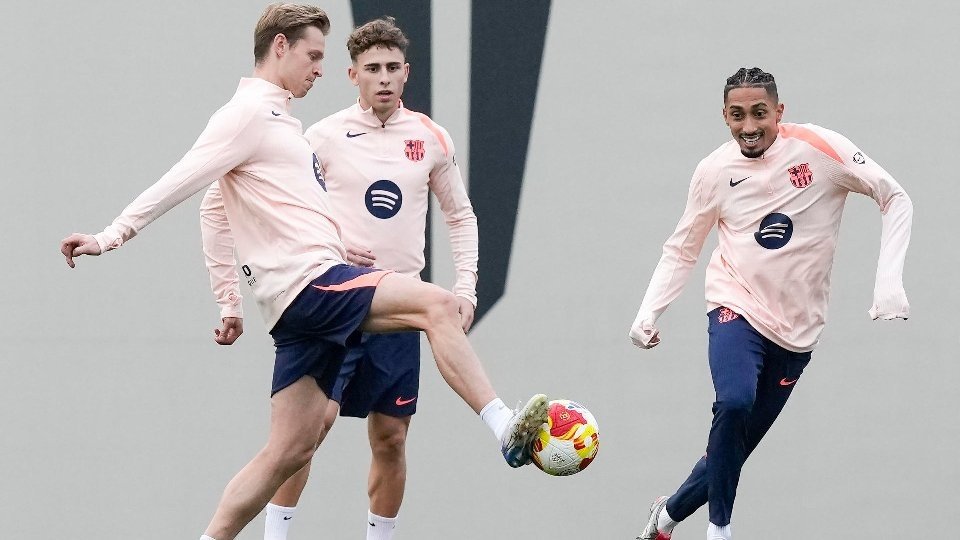 De Jong trains ahead of derby while Raphinha, Bernal and Christensen missing