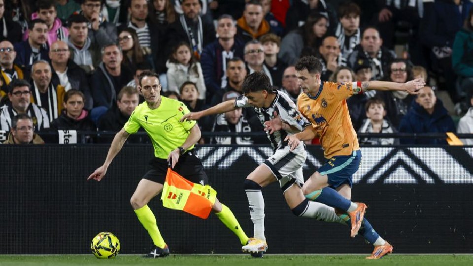 El Racing denuncia provocaciones a Íñigo Vicente y su novia