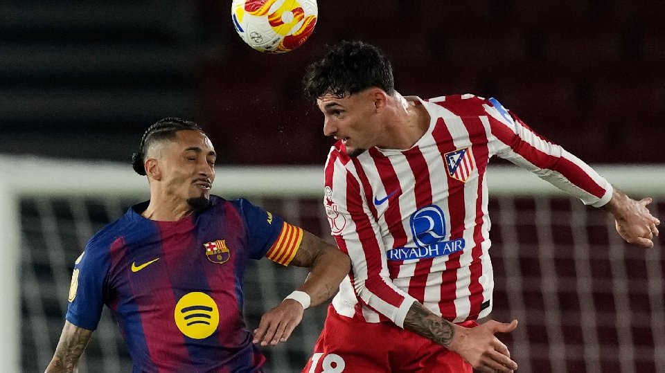 La UEFA considera inadmisible las protestas del Barça por la mano de Pubill