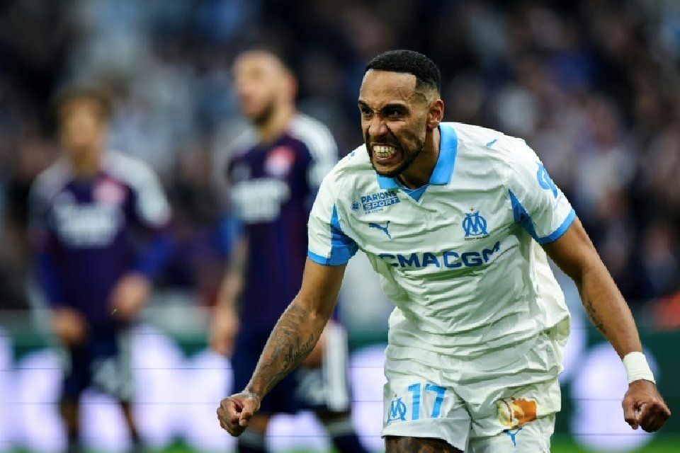 El Olympique de Marsella toma la tercera plaza de la Ligue 1 al vencer por 3-1 a un Metz que está hundido en la última posición. Los 'focenses' siguen en esa lucha por la Champions, mientras que 'Les Grenats' ya esperan la confirmación de su relegación a la Ligue 2.