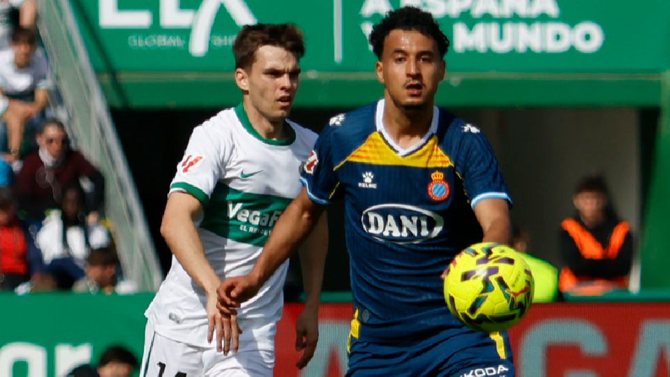 Omar El Hilial y Aleix Febas, en el Elche-Espanyol