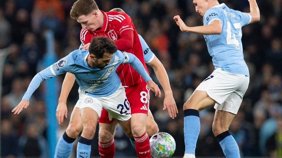 City e Forest protagonizam um duelo acirrado na Premier League. EFE