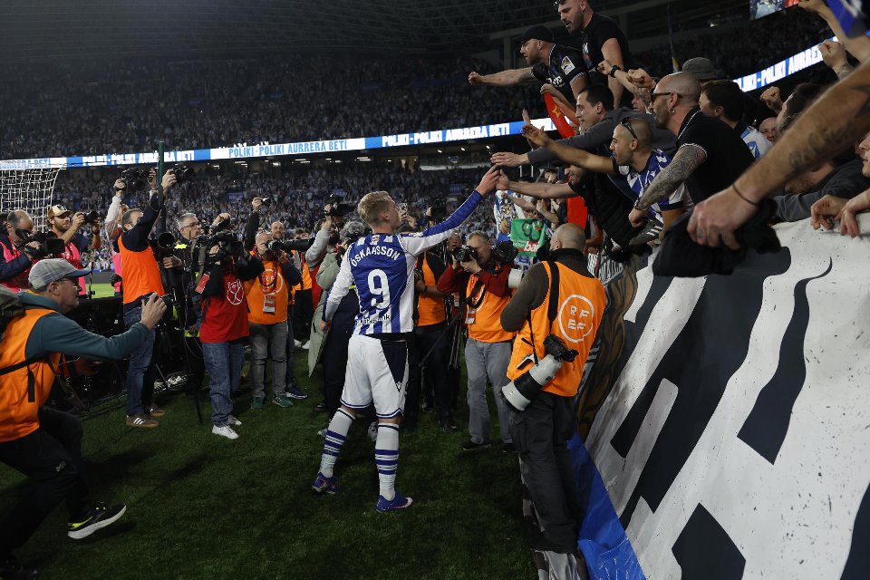 Por la mañana café, por la tarde ron; llévame a Sevilla... con un solo gol