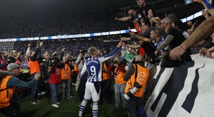 Por la mañana café, por la tarde ron; llévame a Sevilla... con un solo gol