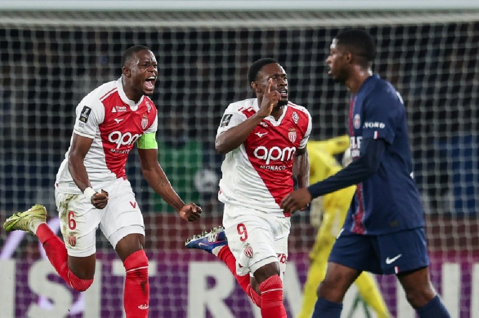 PSG beaten by Monaco ahead of Chelsea Champions League showdown