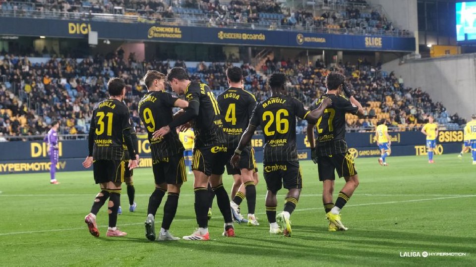 El Zaragoza sueña con el milagro ante un Cádiz hundido