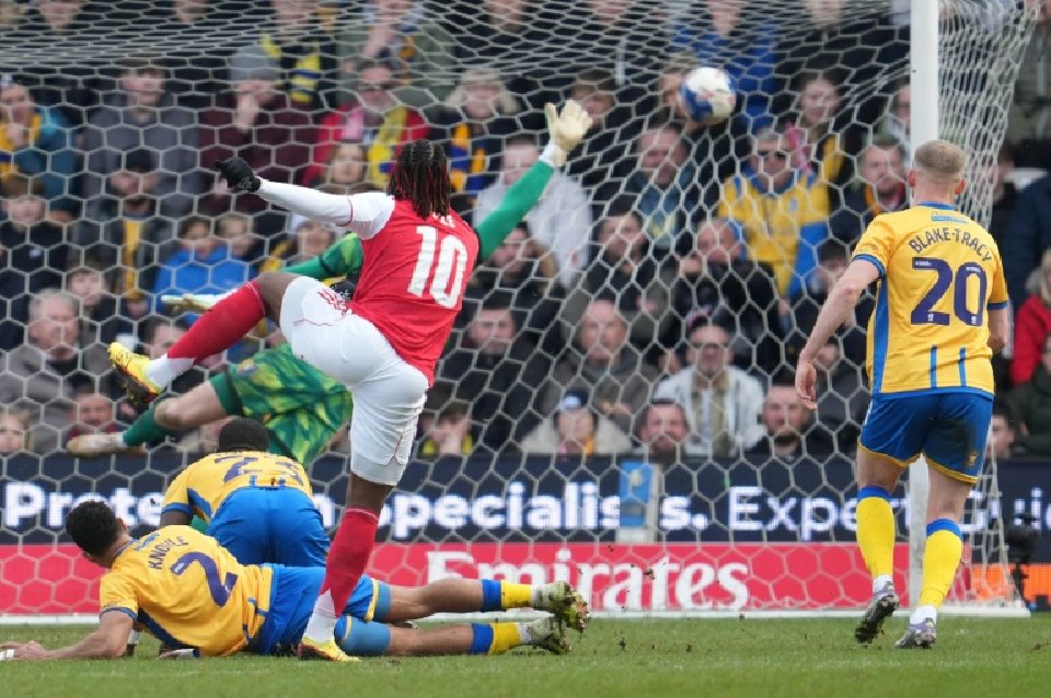 El Arsenal sufre para seguir aspirando a todo