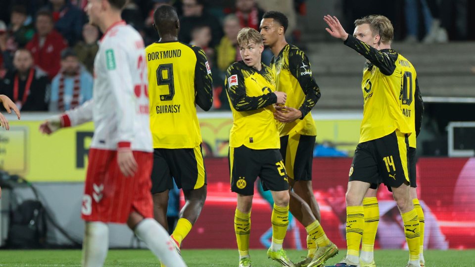 El Borussia busca consuelo bajo las piedras